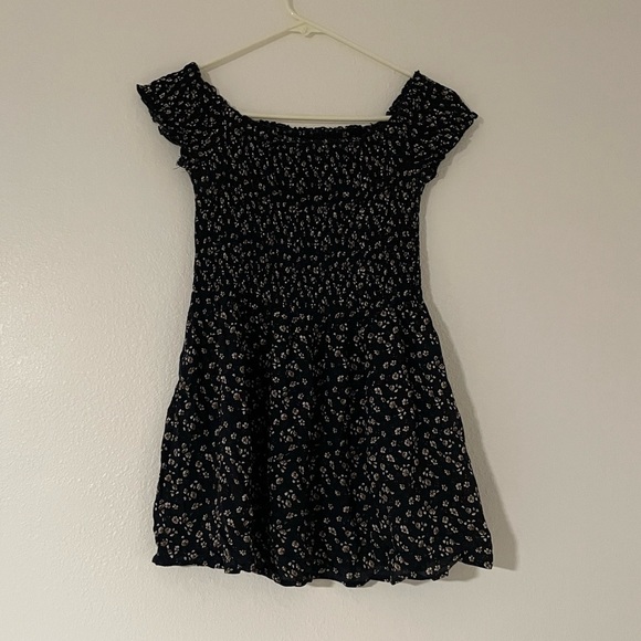 Brandy Melville Wide Neck Floral Top - Picture 5 of 5
